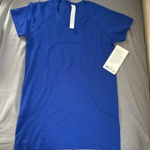 lululemon Swiftly Tech Short Sleeve 2.0 Size 8
